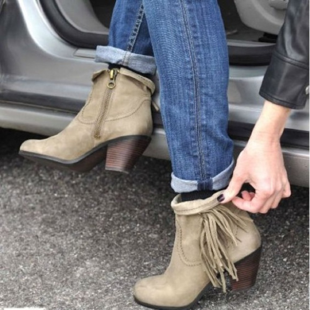 SAM EDELMAN Fringe Booties Size 6!